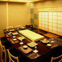 Counter with chairs 9 seats in Tsubaki